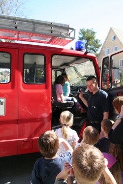 Brandschutzerziehung-FeuerwehrStammheim-April2011-04