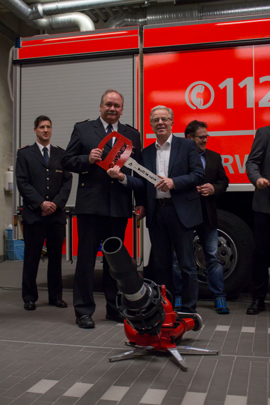 Feuerwehr Stammheim   GTLF Schluesseluebergabe   05